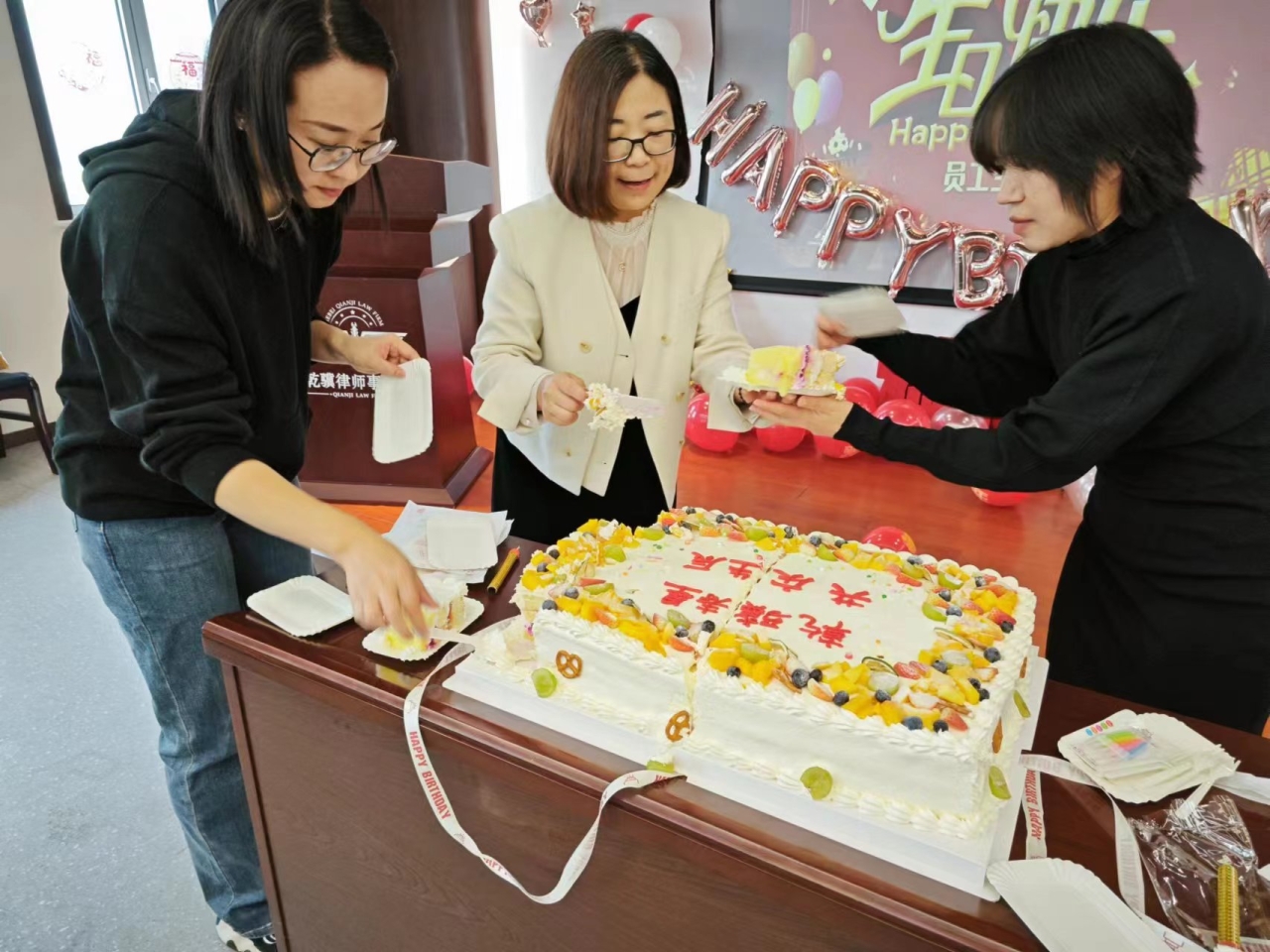 插图 切蛋糕.jpg